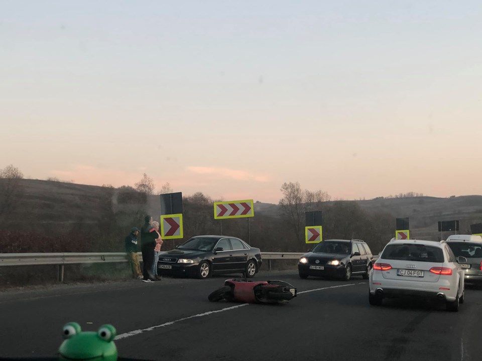 FOTO | Grav accident rutier provocat de un scuterist beat şi fără permis