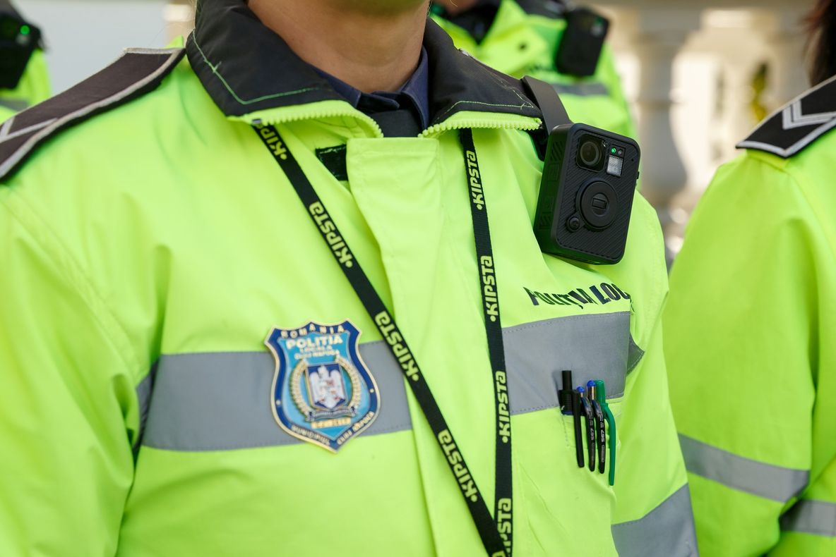 Emil Boc transformă polițiștii în operatori video