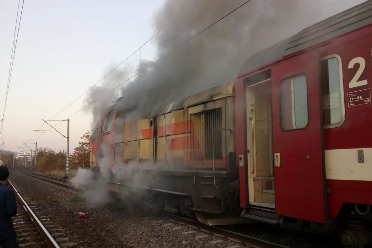 Locomotiva trenului Cluj-Viena a luat foc