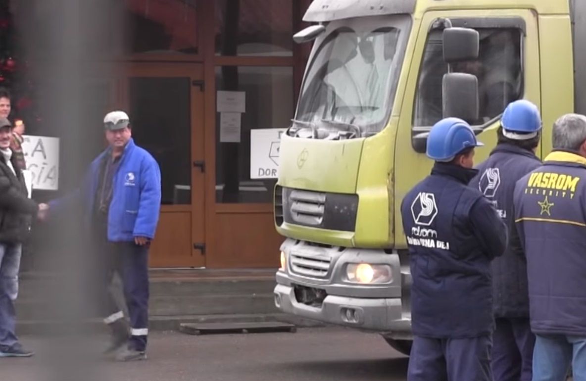 Protest la Salina Ocna Dej! 100 de angajaţi au oprit activitatea