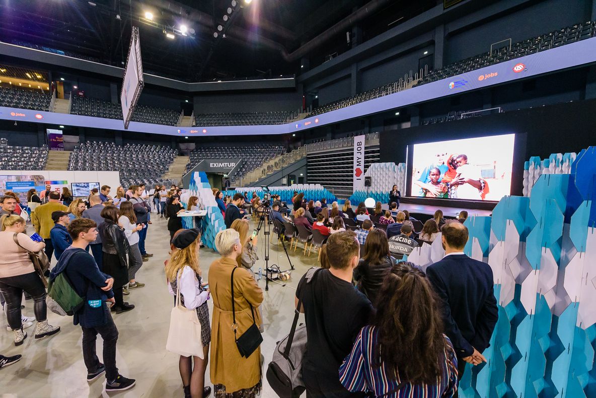 FOTO | Târgul de Cariere Cluj: 1.296 oameni au aplicat la joburi  faţă în faţă cu viitorii lor angajatori