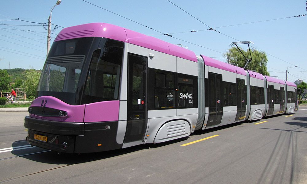 O maşină stricată pe linia de tramvai a blocat circulaţia acestora