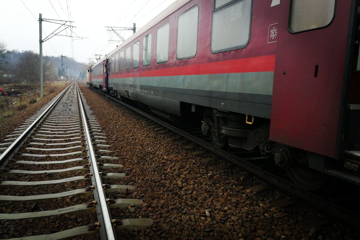 Accident feroviar în judeţul Cluj! Un bărbat este în stare critică după ce a fost lovit de tren