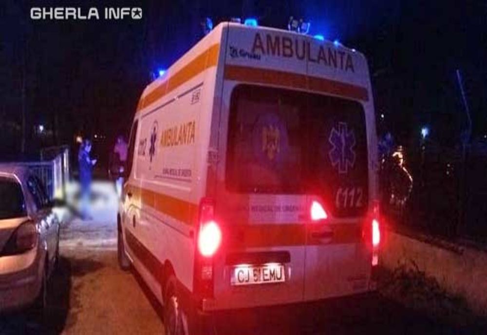 Caz incredibil într-un oraş din judeţul Cluj: un om a murit pe stradă! Ambulanţa a ajuns după o oră