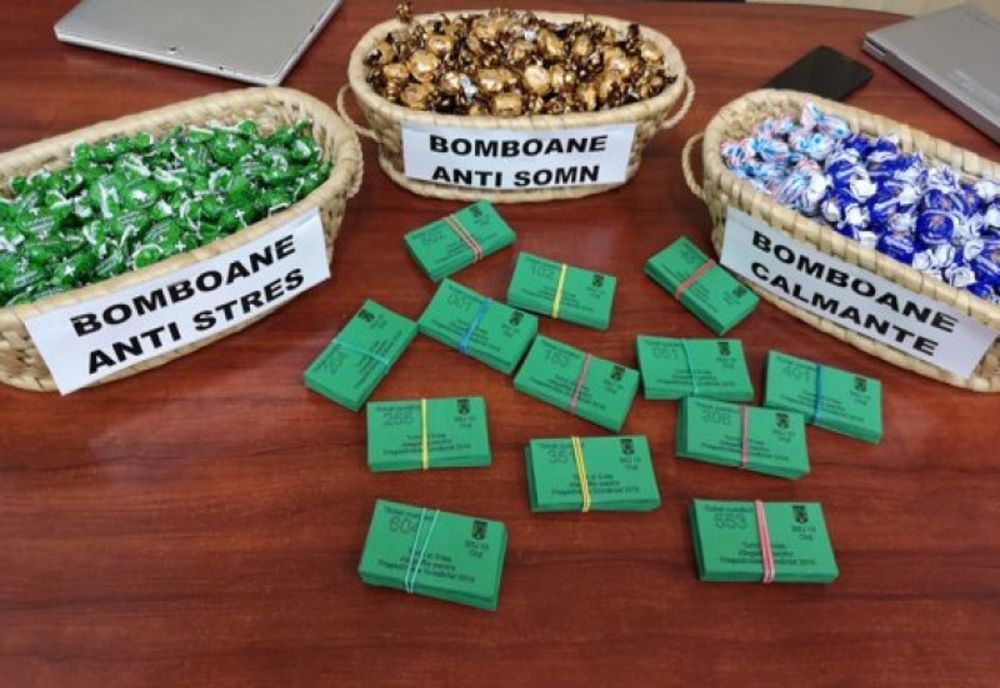Membrii secţiilor de votare din Cluj, răsplătiţi cu bomboane anti-stres, anti-somn şi calmante