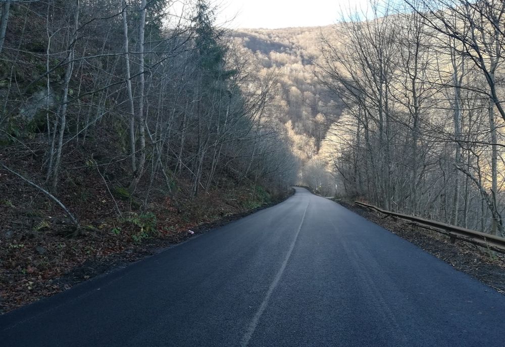Au fost finalizate lucrările de asfaltare, pe sectoare, pe drumul judeţean 107P (DN 1) Gilău – Someşul Rece – Mărişel – DN 1R