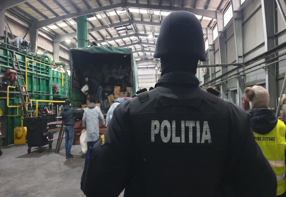 FOTO | Cantitate uriașă de droguri, distrusă de poliție