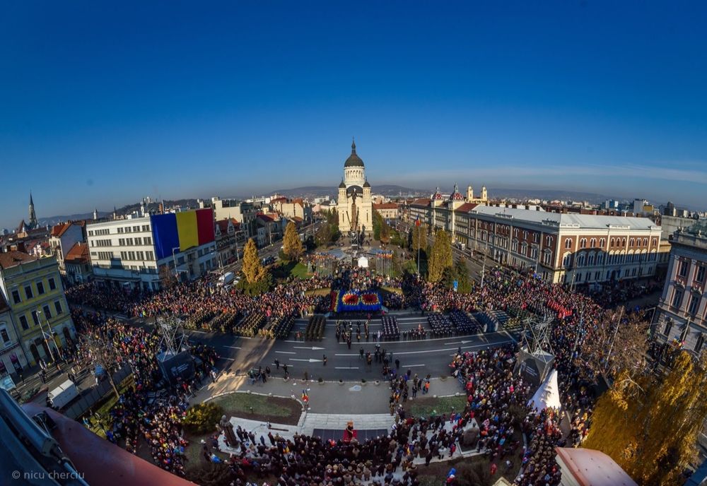 Mii de clujeni au participat la evenimentele organizate cu prijlejul Zilei Naţionale a României