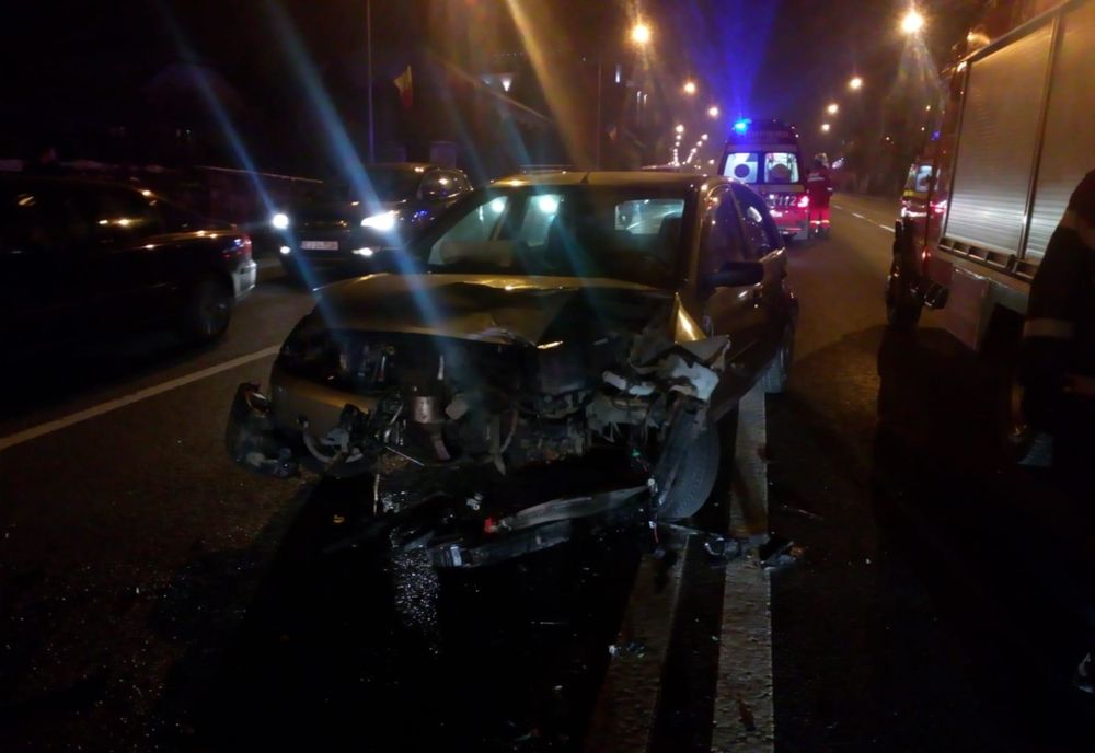 FOTO | Accident cu trei maşini pe Calea Turzii! O conductă de gaz a fost ruptă