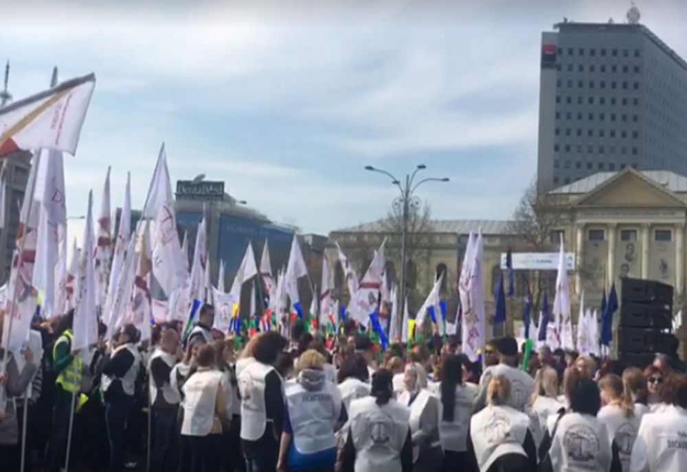 Grefierii, în stradă. Nu vor să rămână fără pensii speciale