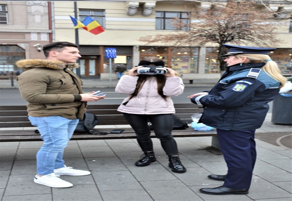 Activitate a poliţiştilor la Cluj, în cadrul campaniei „Hoții îți invadează intimitatea”