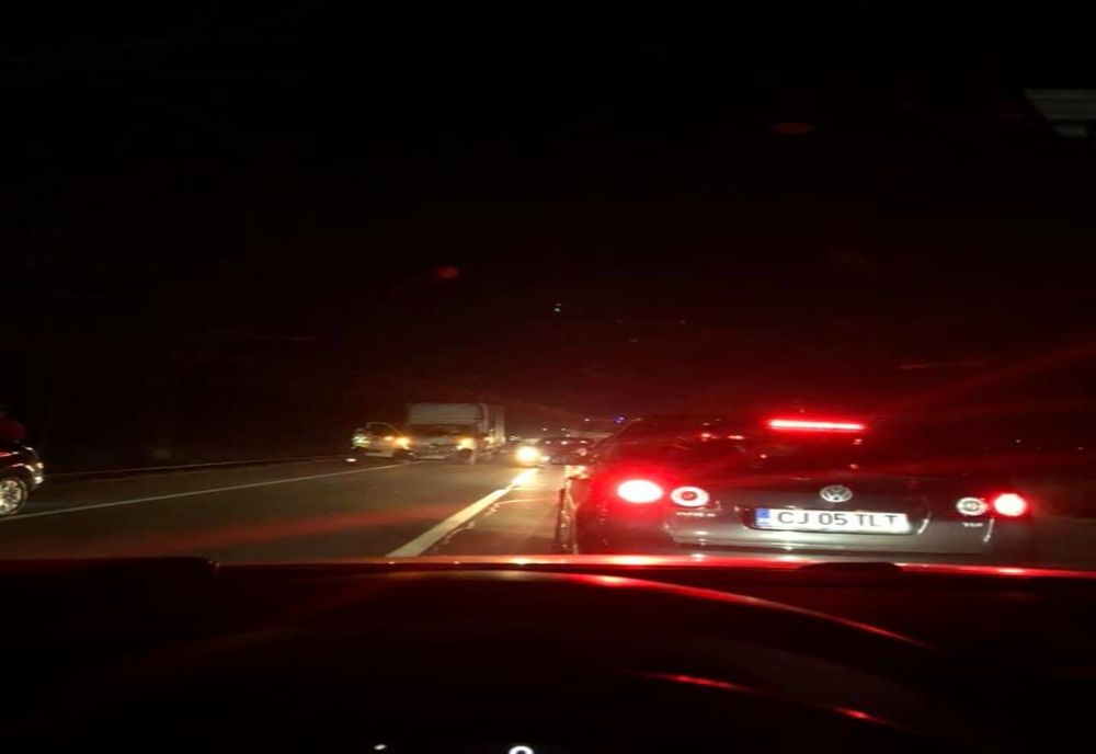 FOTO | Accident în Gherla cu trei maşini! O persoană a fost rănită