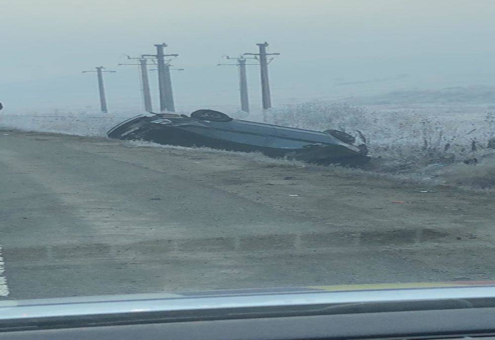 FOTO | Accident pe centura Clujului! O persoană rănită după ce o maşină s-a răsturnat
