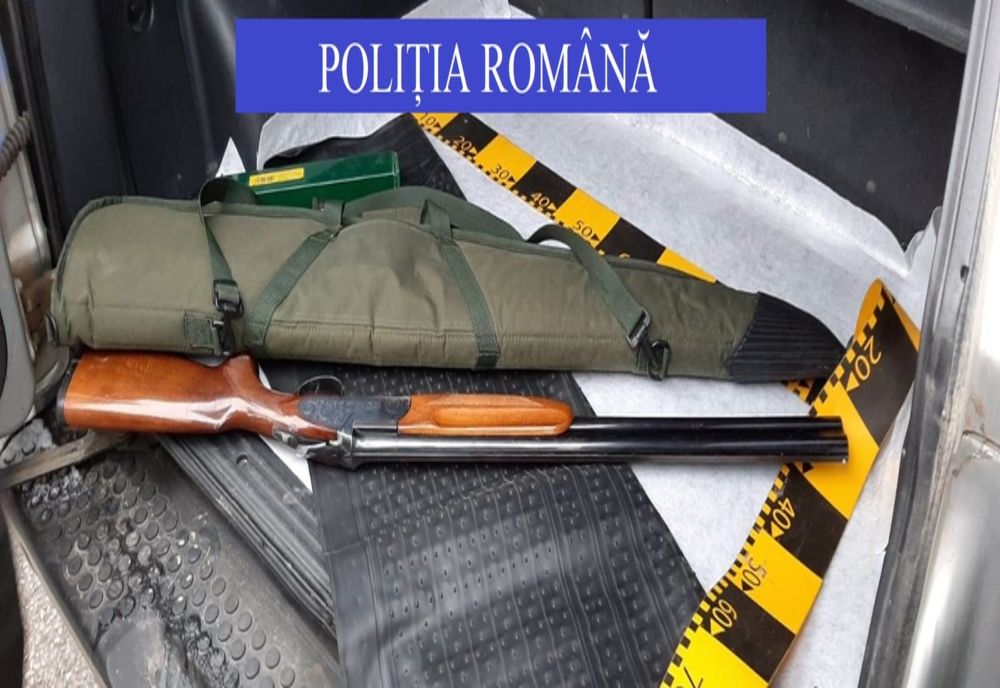 FOTO | Armă letală deţinută ilegal! Clujeanul fost depistat pe o stradă din Gherla