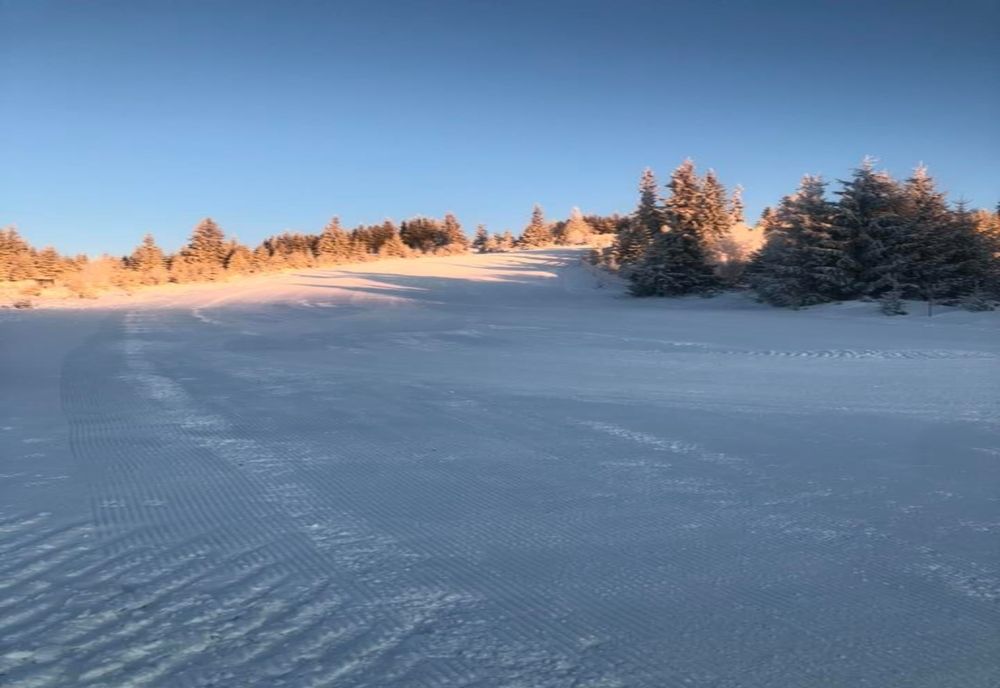 Schior în stare gravă după ce a fost lovit de o altă persoană pe o pârtie din Cluj! Vinovatul a fugit