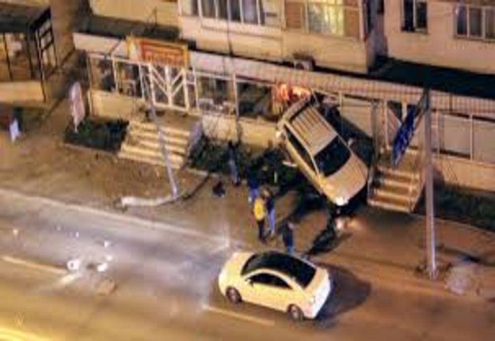 A fost identificat minorul care a intrat cu mașina în magazinul de pe bulevardul Unirii din Focșani