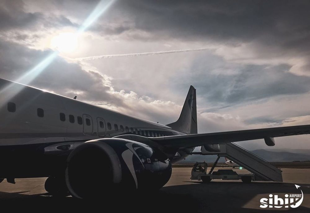 Transport de măşti şi costume de protecţie oprit pe Aeroportul Cluj! Materialele trebuiau să ajungă în Italia