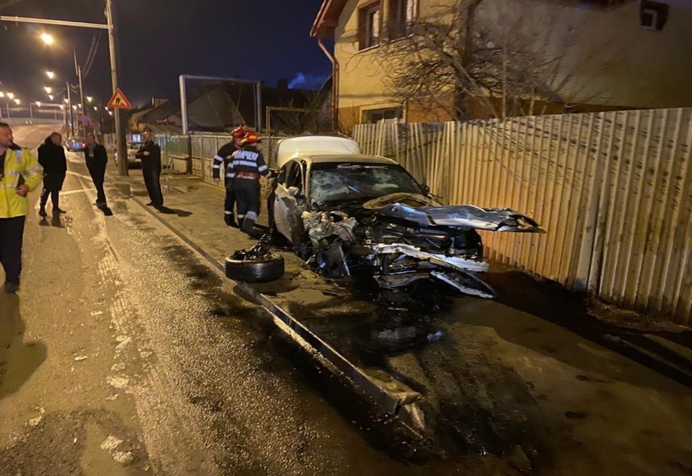FOTO | Accident în Cluj! Impact violent între două maşini, o persoană rănită