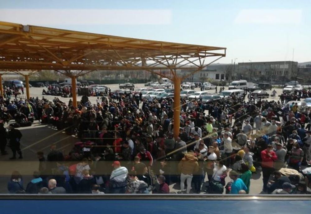 Şase avioane cu muncitori români vor pleca astăzi în Germania de la Cluj (FOTO)