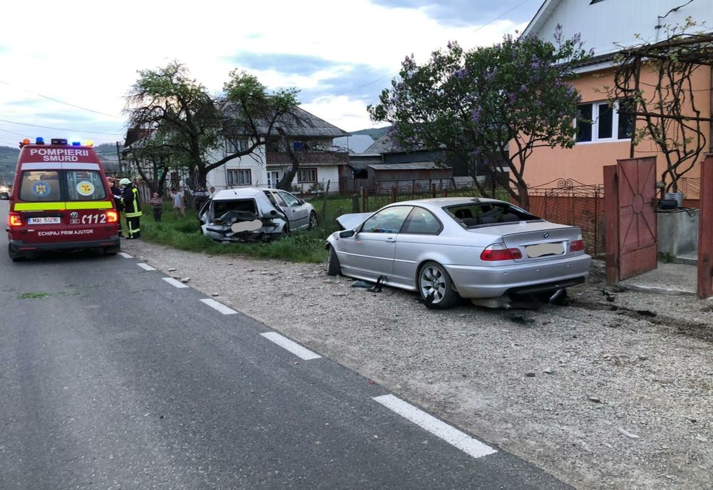 FOTO: Trei persoane din Bistrița-Năsăud, printre care și o femeie gravidă, la spital, după ce au fost loviți de o mașină