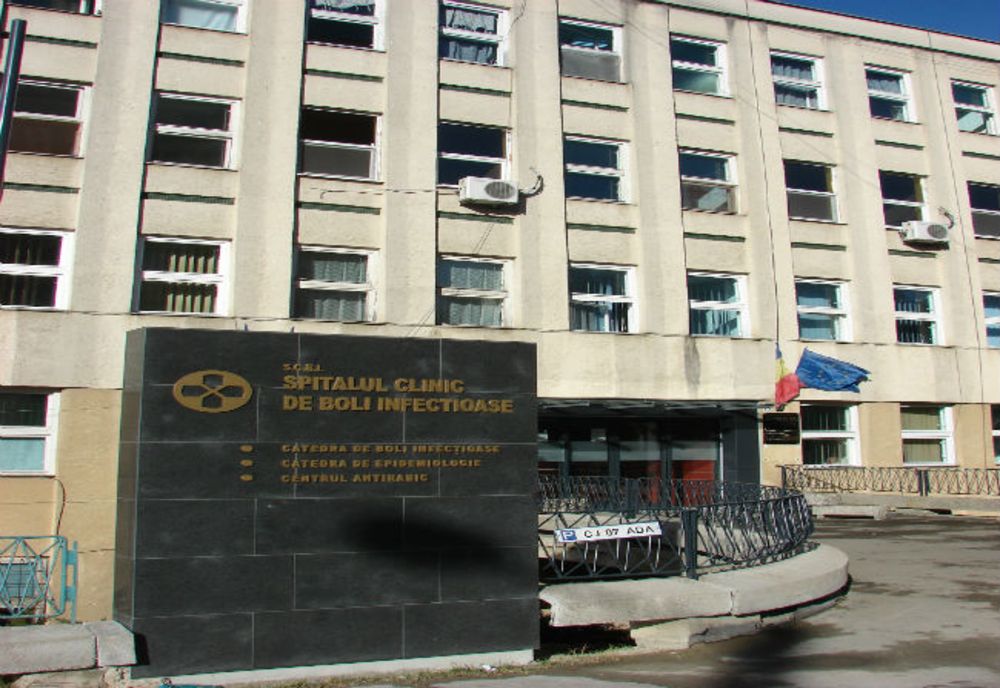 Romi infectaţi cu COVID-19, scandal în spital: vor să fumeze şi să stea mai mulţi în saloane! Au intervenit jandarmii