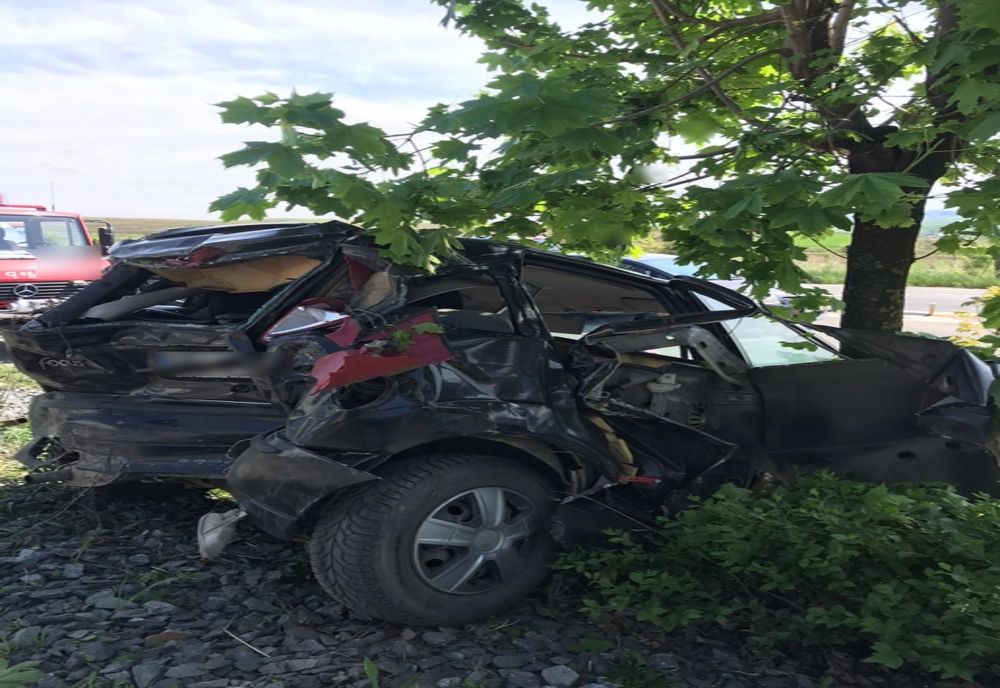 FOTO | Accident în Tureni! Două femei au ajuns la spital