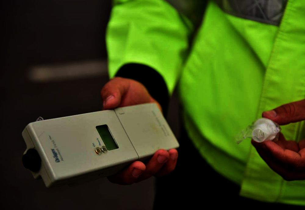 "Performanţa" unui tânăr de 19 ani: beat şi fără permis, prins la volan