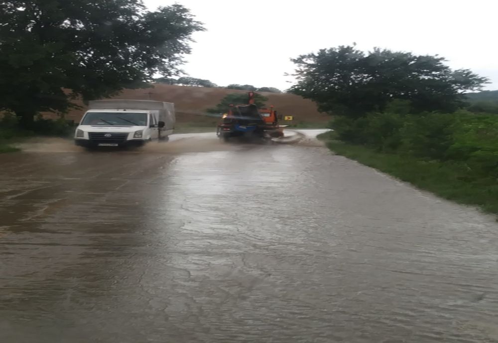 Trafic îngreunat între Cluj-Napoca şi Turda din cauza precipitaţiilor abundente