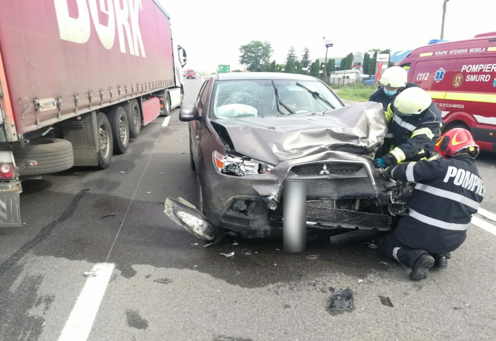 FOTO | Grav accident în zona localităţii Vâlcele! Două maşini s-au ciocnit