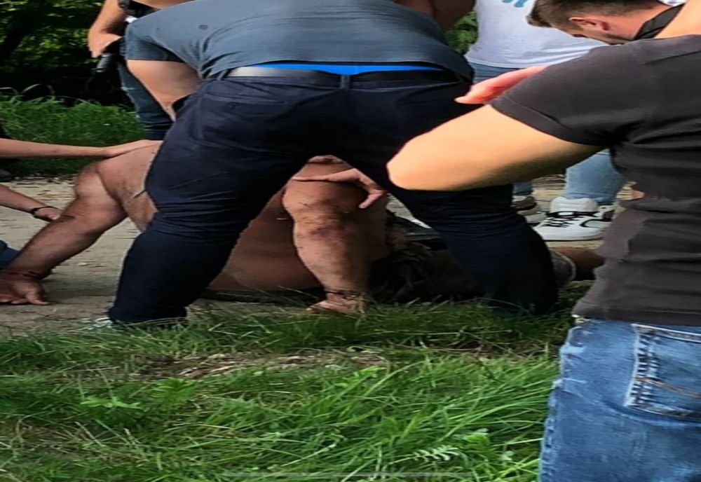 FOTO | Tatăl băiatului de 8 ani găsit mort a fost prins de polițiști 