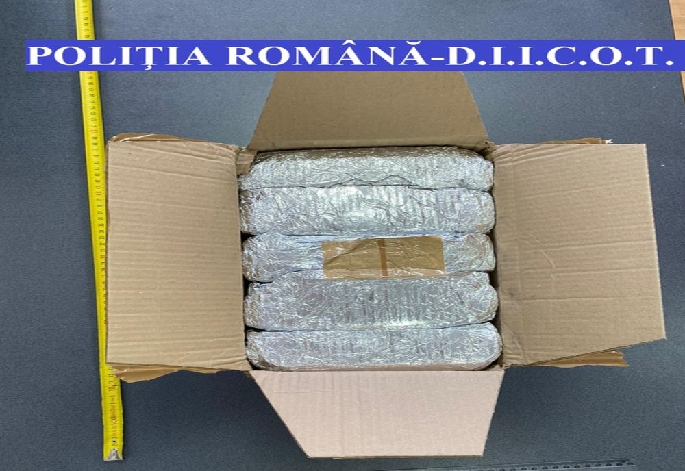 FOTO | Percheziţii în Cluj, Turda şi Floreşti! Mai multe persoane sunt cercetate pentru trafic de droguri