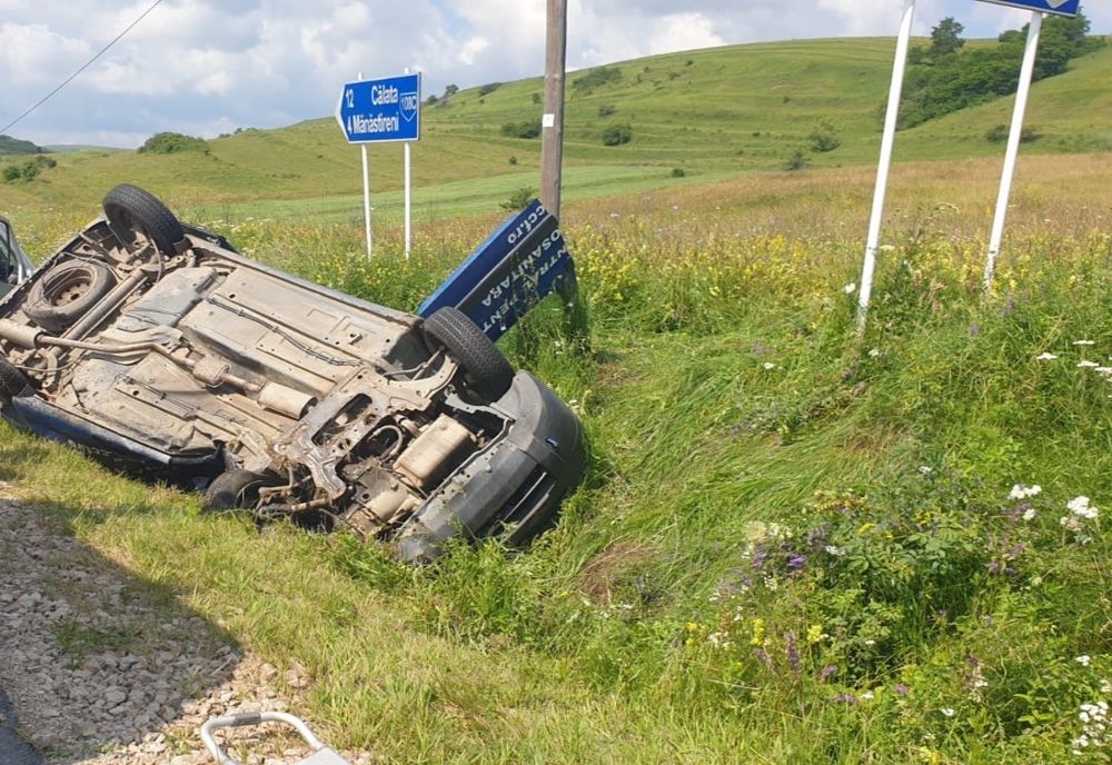 FOTO | Grav accident pe un drum judeţean din Cluj! Un bărbat a murit