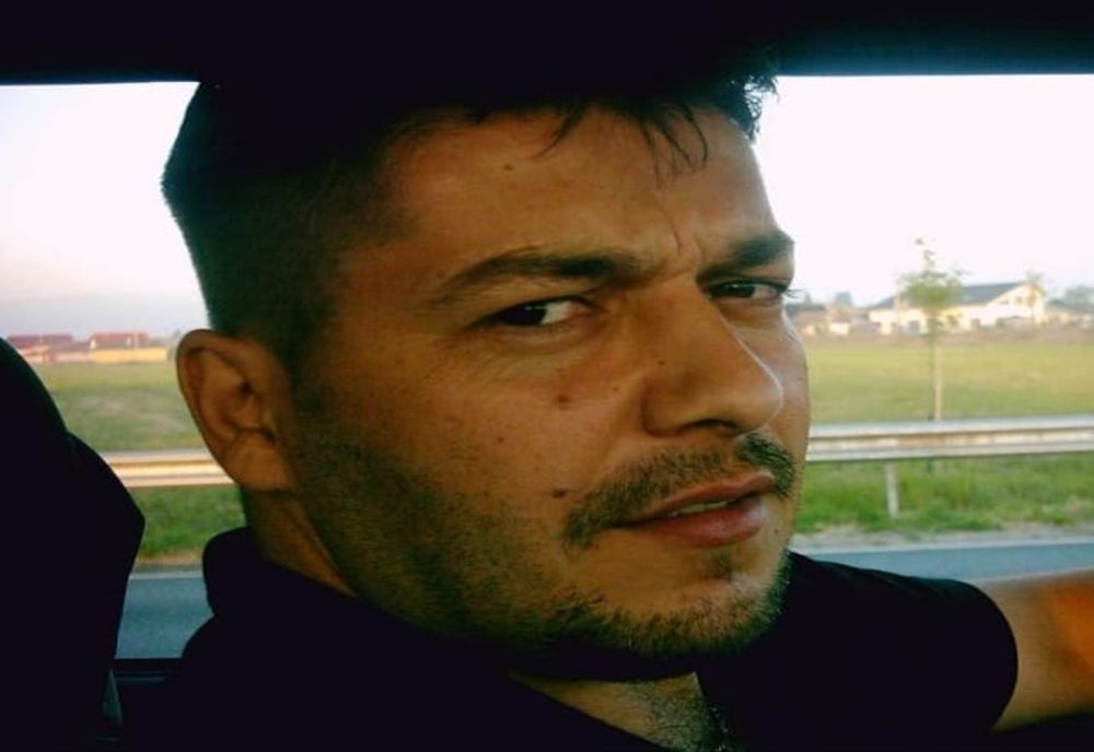 FOTO | L-ați văzut? Polițiștii îl caută pe tatăl copilului de 8 ani găsit mort! Acesta este suspect