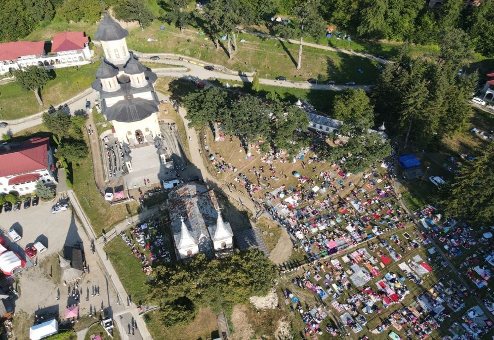 FOTO | 7000 de participanţi la pelerinajul de la Nicula! Au fost aplicate 50 de amenzi