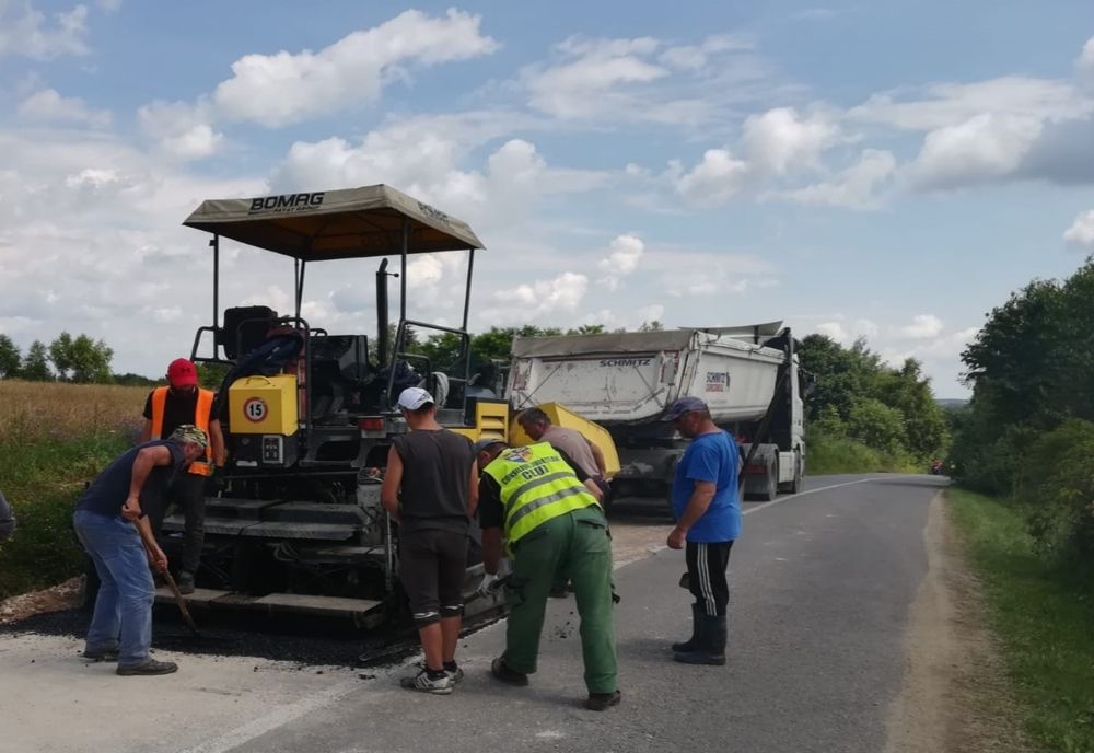 Au fost demarate lucrări de întreținere, cu asfaltare, pe drumul judeţean 103K Căpușu Mare - Râșca