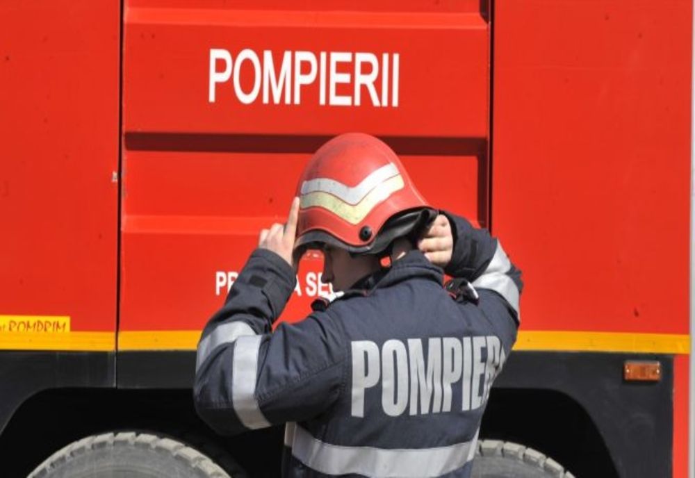 Explozie la o casă din Copăceni! Un bărbat de 90 ani a fost rănit