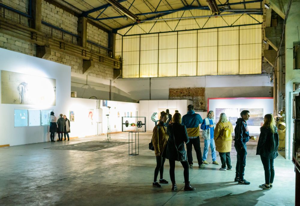 Clujenii sunt invitați să descopere arta contemporană la  Noaptea Albă a Galeriilor