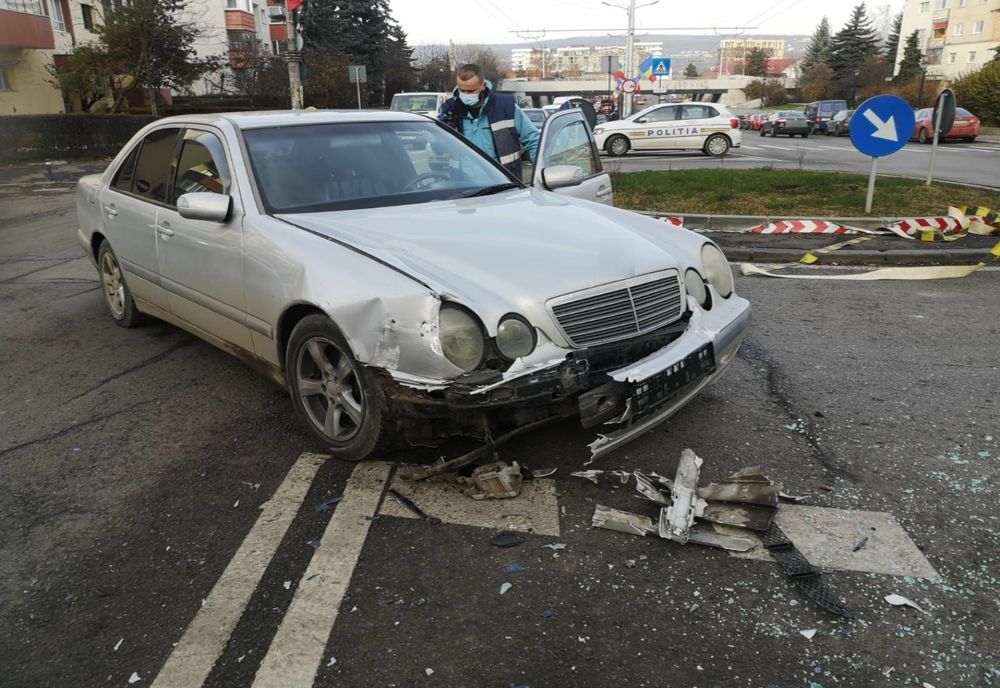 FOTO | Accident în Cluj-Napoca! Un bărbat a fost rănit după ce două maşini s-au tamponat