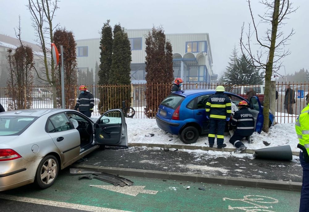 FOTO | Accident în Cluj-Napoca! Două femei au fost rănite