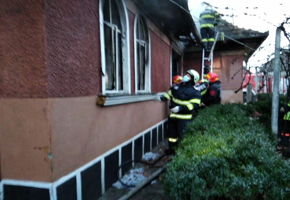 FOTO | Sfârșit tragic pentru o femeie din Câmpia Turzii! A murit într-un incendiu care i-a cuprins casa