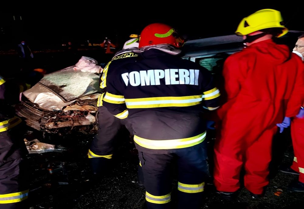 FOTO | Un mort şi trei răniţi într-un grav accident rutier în judeţul Cluj