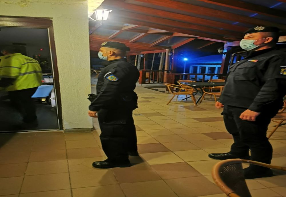 Petrecere la 3 cabane din Sântioana! Au intervenit poliţiştii