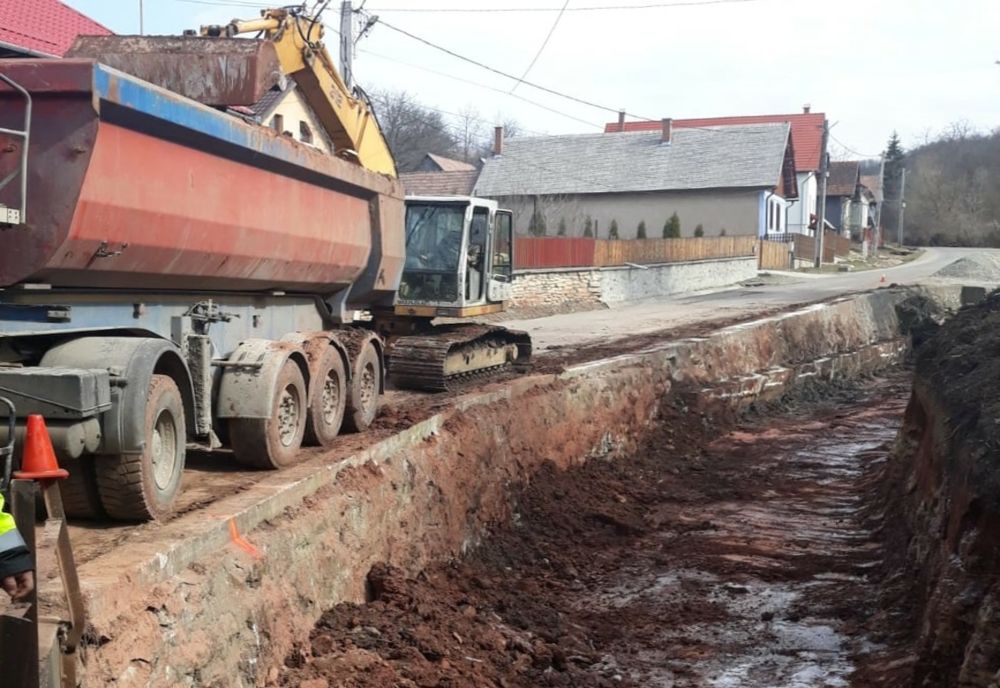 Au demarat lucrările de construire a unui pod nou în satul Văleni