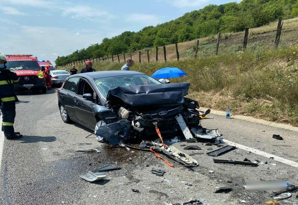 FOTO | Accident rutier în Apahida! Impact între două autoturisme şi un autocamion