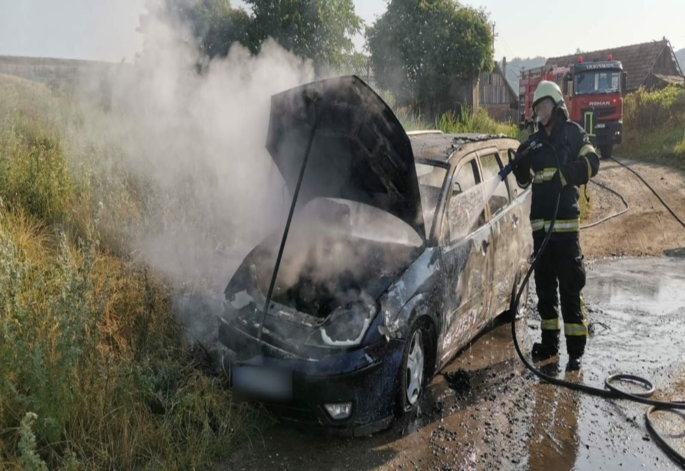 FOTO | Incendiu în Câmpia Turzii! O maşină a fost distrusă complet de flăcări