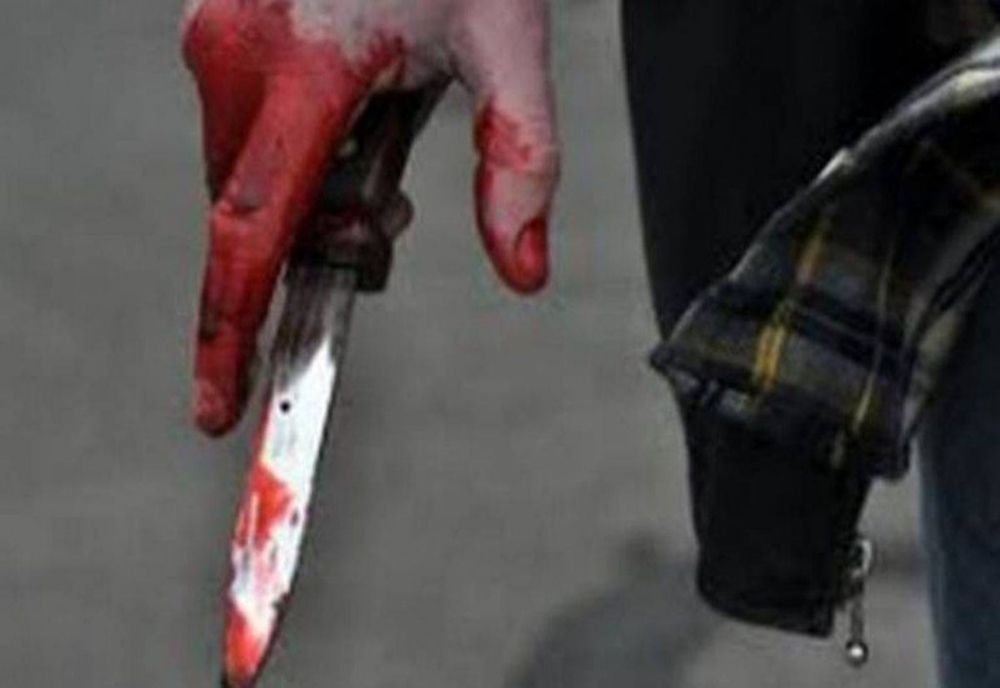 Tânără înjunghiată în propria locuinţă! Un bărbat a fost arestat pentru tentativă de omor