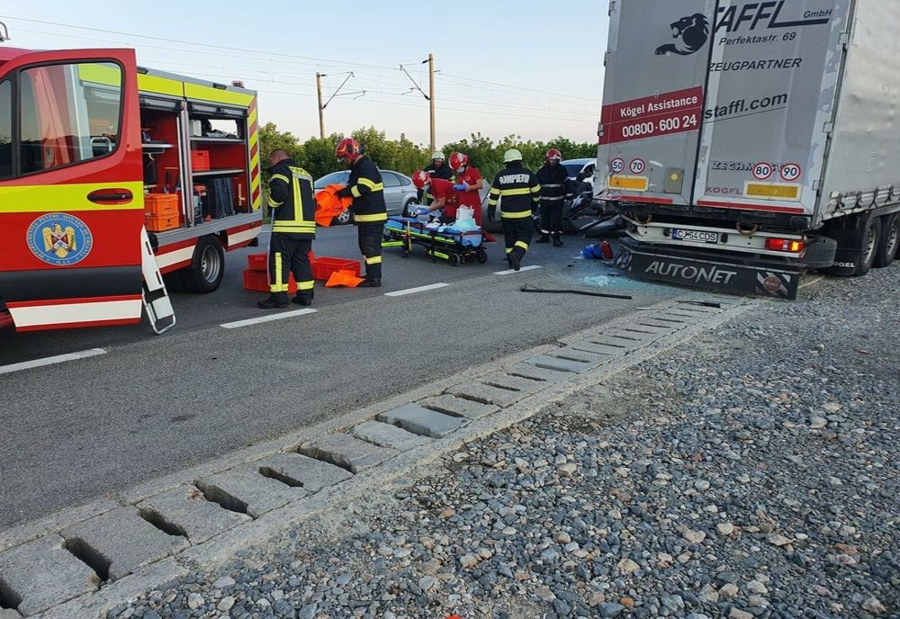 FOTO | Accident rutier grav pe DN1C! O femeie din Cluj a murit după impactul dintre o maşină şi un TIR