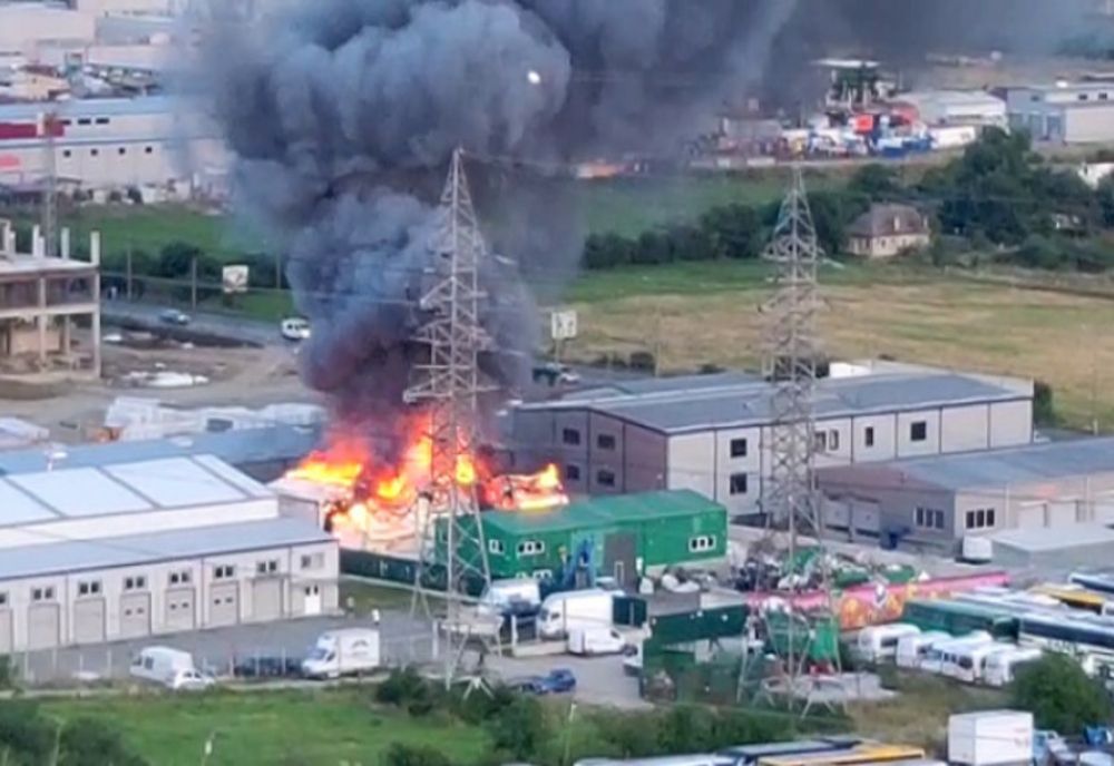 VIDEO | Incendiu la un depozit din Cluj-Napoca! Două butelii au explodat