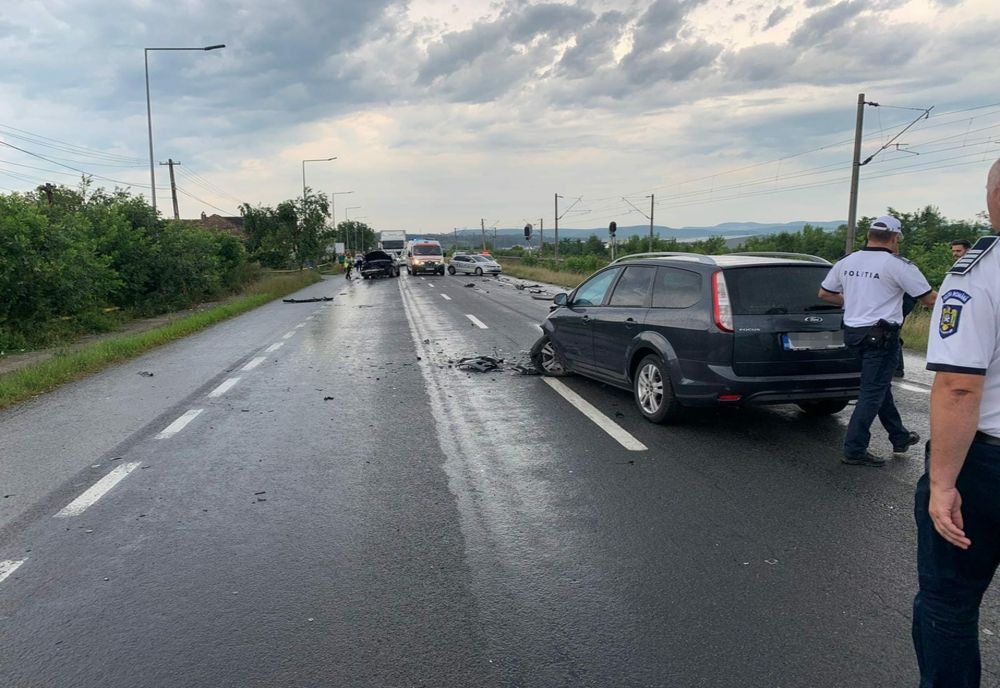 FOTO | Accident cu trei maşini intre Dej şi Gherla! Două persoane au fost rănite