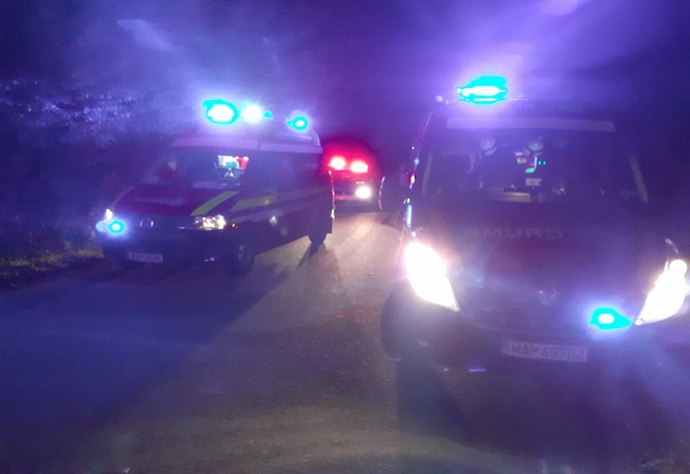  Grav accident în judeţul Cluj! Patru tineri răniţi după ce au căzut cu maşina într-o prăpastie (FOTO)